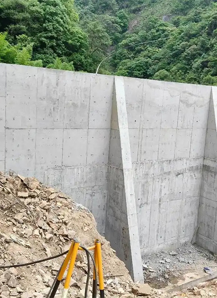 新乡红旗区重力式挡土墙